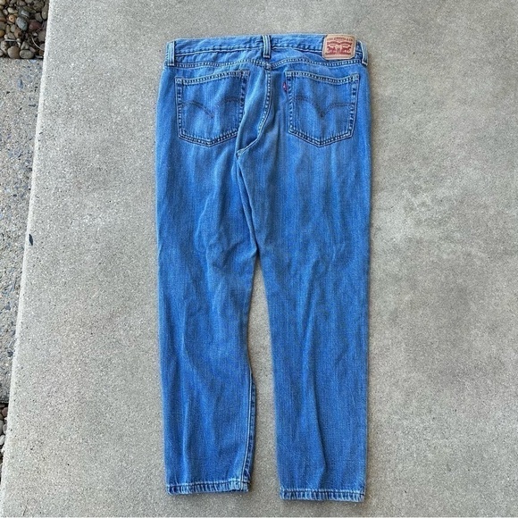 Levi’s Distressed Boyfriend Jean - Picture 3 of 3